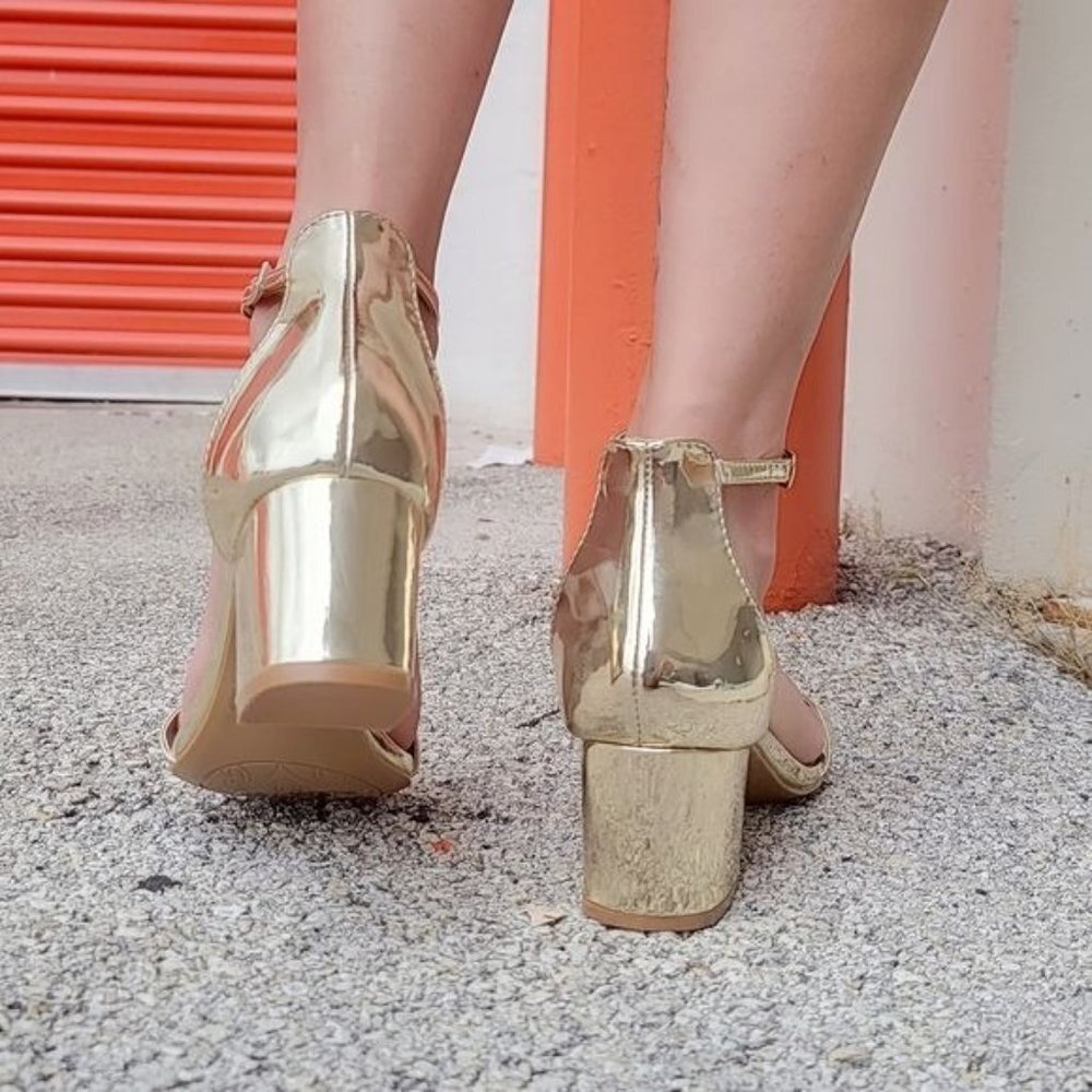 Women's Gold Patent Open Round Toe Ankle Strap Low Chunky Heel Sandals - Picture 4 of 4